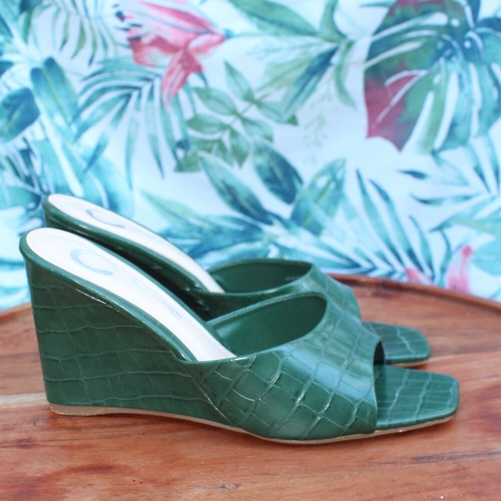 Journee Collection Emerald Green Croc-Embossed Wedges US 9 - Picture 6 of 9